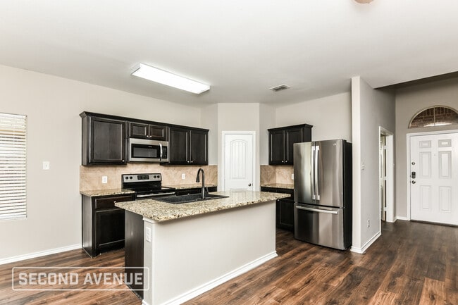 Photo - 636 Cameron Wy