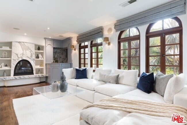 Photo - 746 Norway Ln