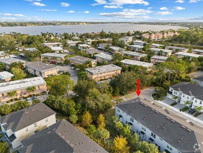 Building Photo - 1849 SE Roxy Way Rental