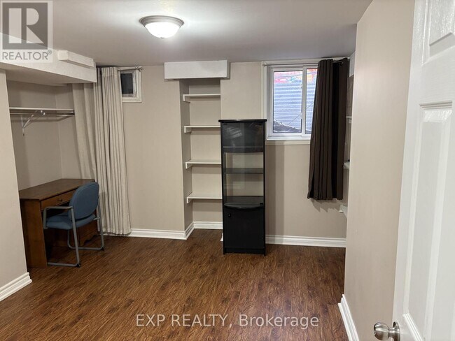 Photo - 1975 Fairport Rd