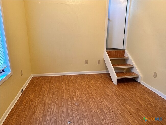 Building Photo - 899 Hillyer St