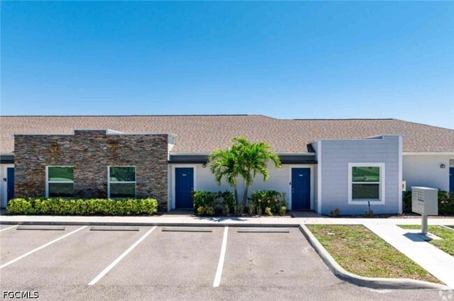 Building Photo - 3409 SW 8th Pl Unit 104