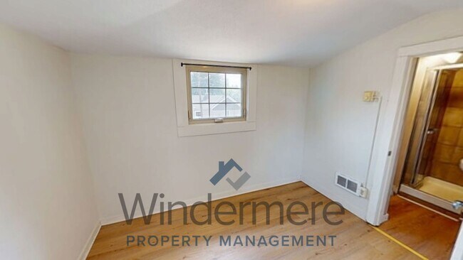 Photo - 114 N Touchet St Unit #4