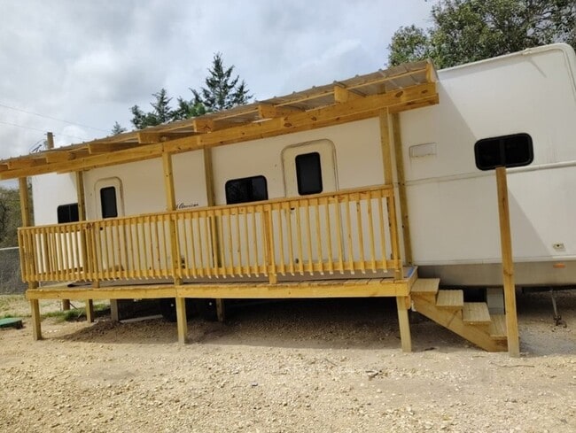 Building Photo - 806 Yaupon Dr Rental