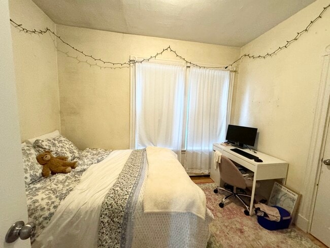 Photo - 80 Hillside St