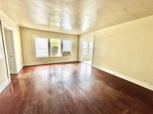 Building Photo - 1658 W Main St Unit 1