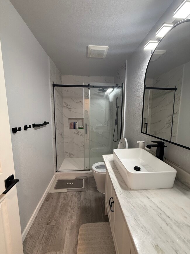 Photo - 137 Hopfield Dr