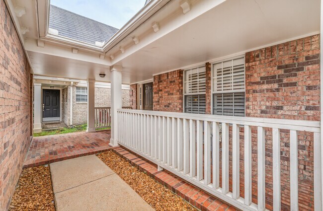 Photo - 1033 W Montebello Cir