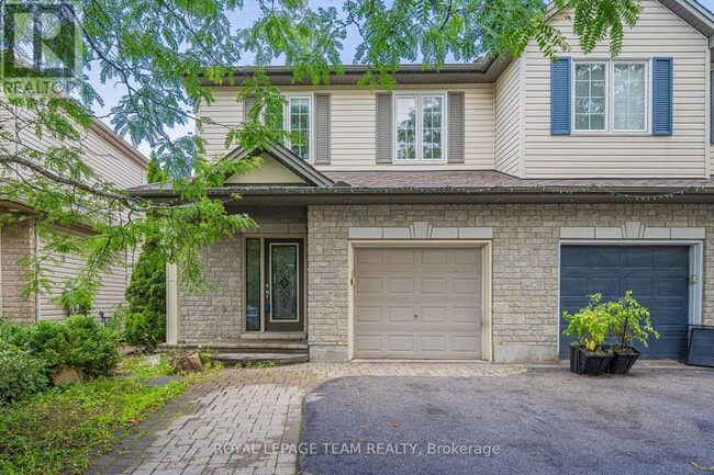 Photo - 216 Horseshoe Crescent