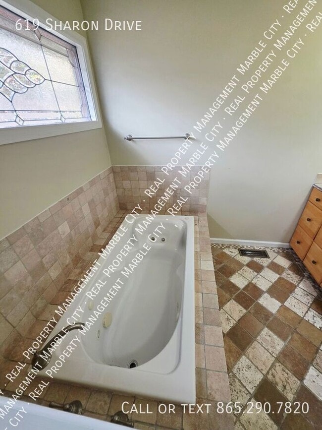 Photo - 619 Sharon Dr