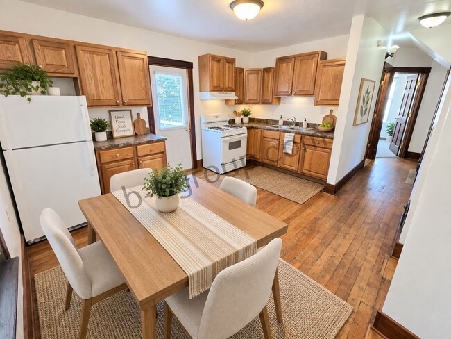 6416 23rd Ave Unit Upper