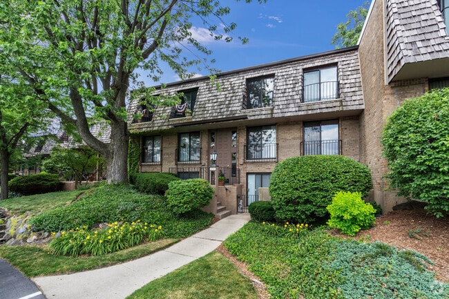 Building Photo - 1703 Northfield Square Unit D Rental