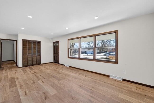 Photo - 5736 Pembroke Dr