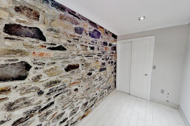 Photo - 345 E 5th St Unidad B