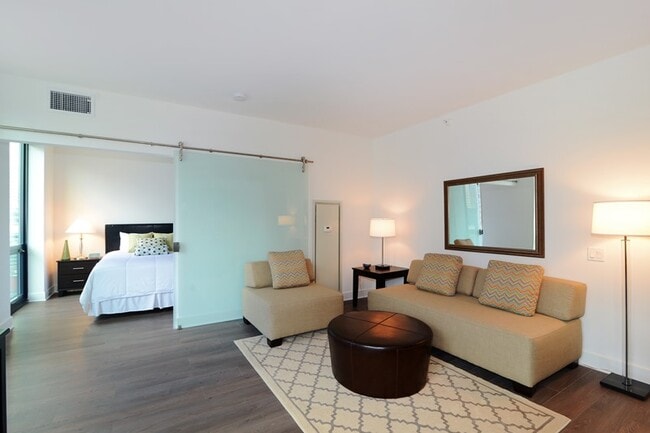 Photo - 76 E Lake St