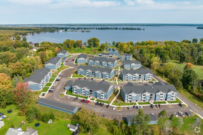 Beautiful Lakeside Living