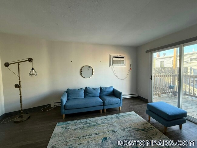 Photo - 298 Meridian St Unit 2