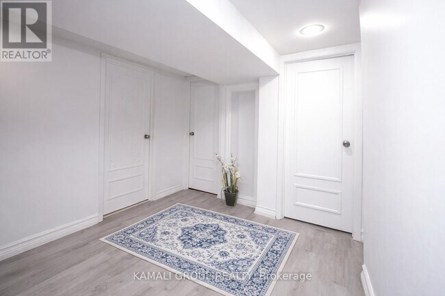 Photo - 46 Centre St E