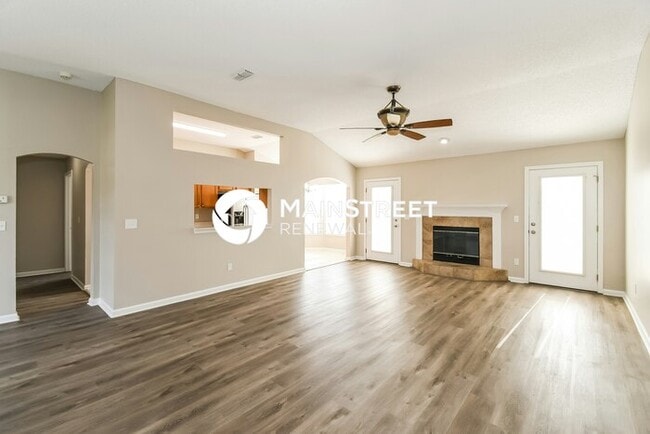 Photo - 4 Bedroom Pet-Friendly Home in ORANGE PARK, FL with Main Street Renewal
