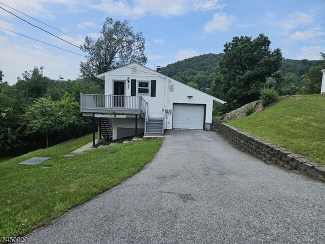 Building Photo - 25 Ivy Pl