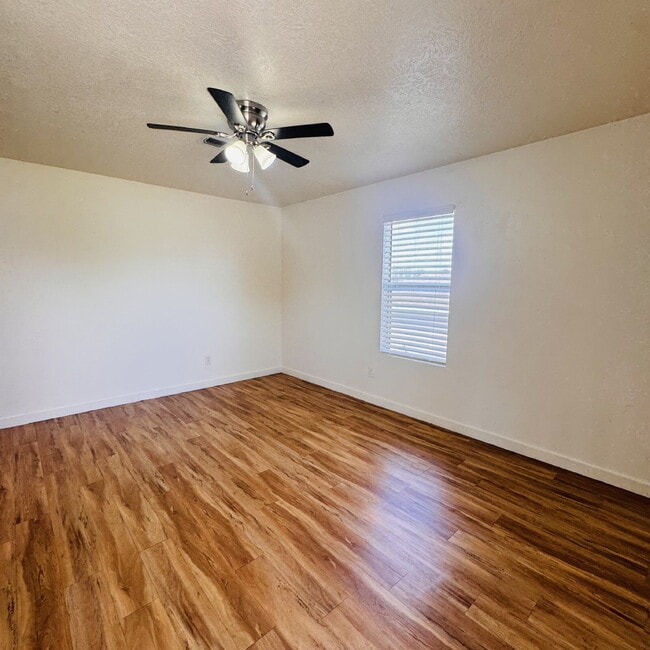 Welcome home to your 2 Bedroom | 1 Bathroom Apartment located in Nederland, TX.