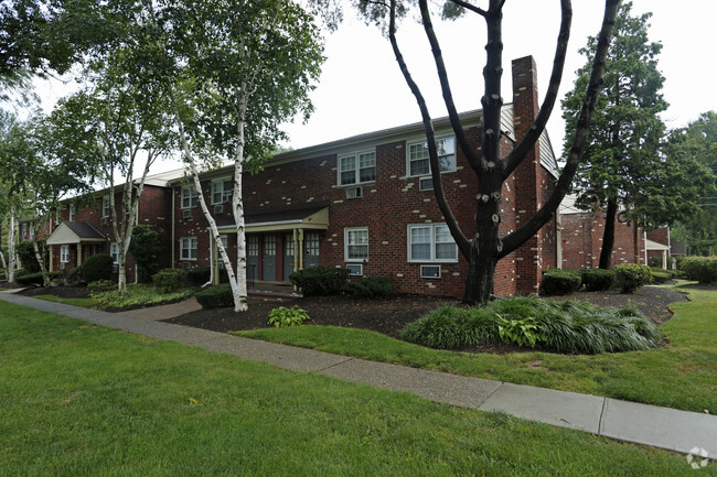 Building Photo - Brookwood Gardens Rental