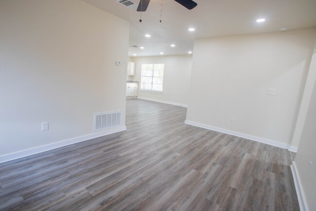 Photo - 139 Wichita Ct