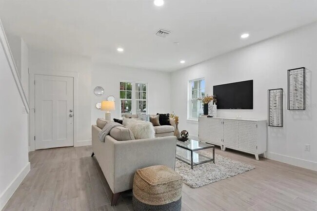 149 N Ring Ave