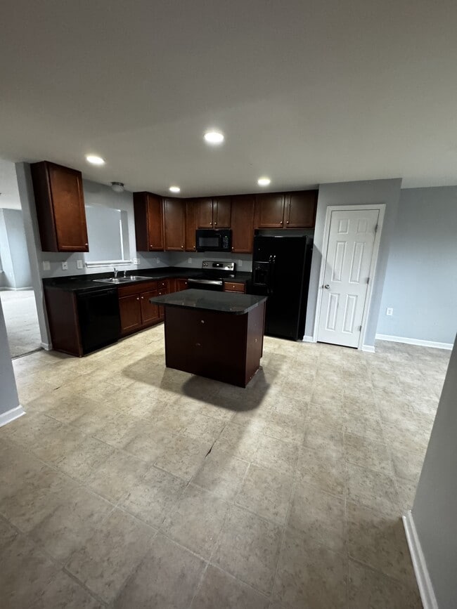 Photo - 113 Carnegie Links Dr