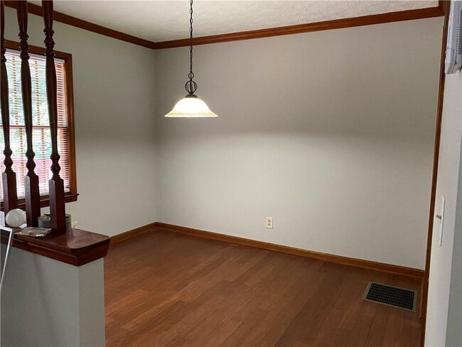 Photo - 207 Hood Rd NW