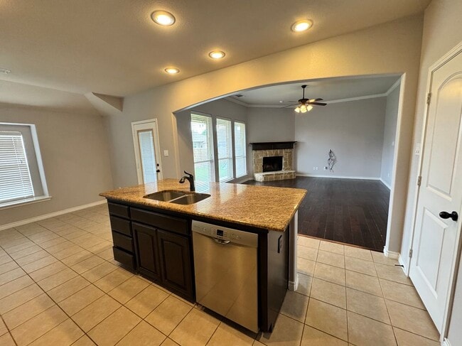 Photo - 421 Commonwealth Dr