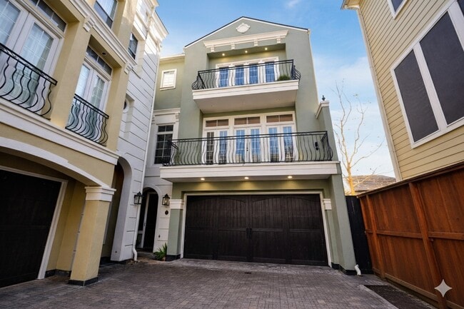 Photo - 1818 Binz St