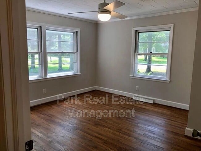 Photo - 2622 Lombard Ave