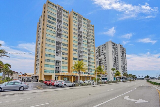 Building Photo - 1410 S Ocean Dr Unit 1102 Rental