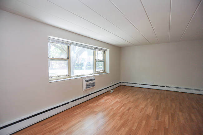 Building Photo - 7301 Ridge Rental