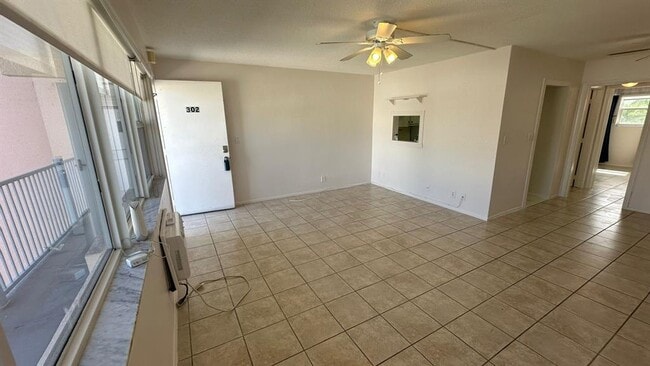 Building Photo - 625 Antioch Ave Unit 302 Rental