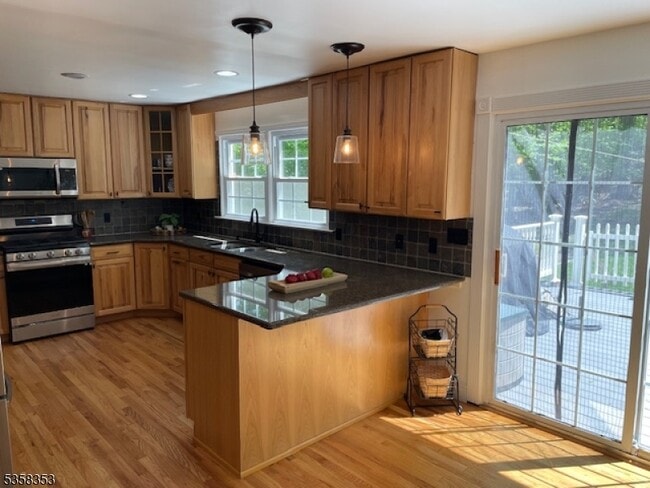 Photo - 16 Oak Ln