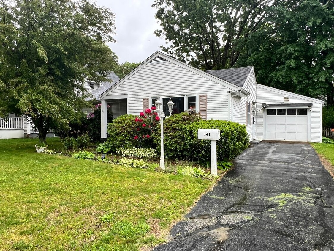 Single Family Home for Rent in Longmeadow! - Single Family Home for Rent in Longmeadow!