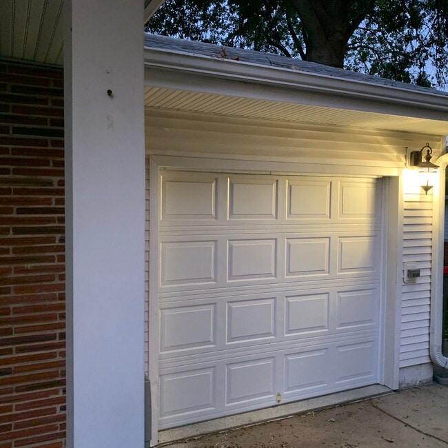 Photo - 1921 N 67th St