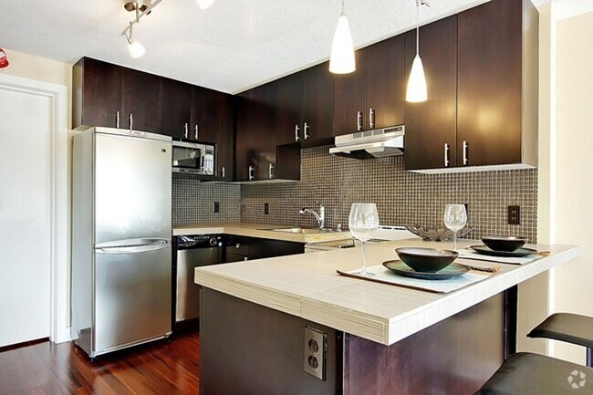 Building Photo - Capitol Hill One Bedroom Condo For Rent Unit 110