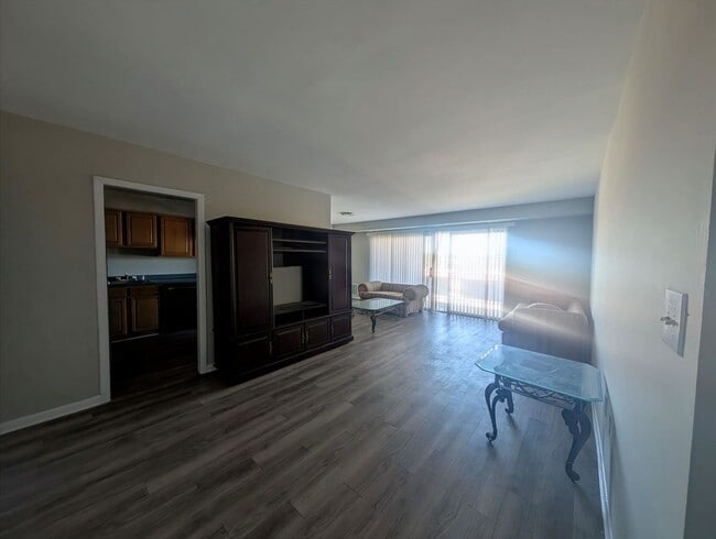 Photo - Bristol House Apartments