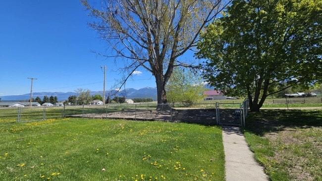 Photo - Losleben- House with large yard fully furn...