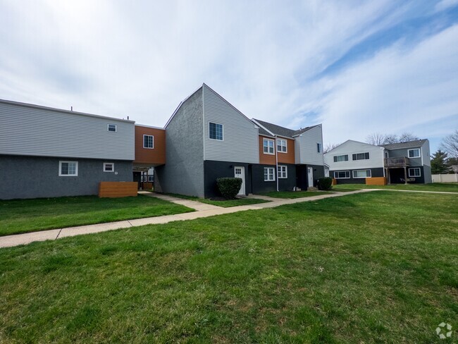 Building Photo - 405 at Main Rental
