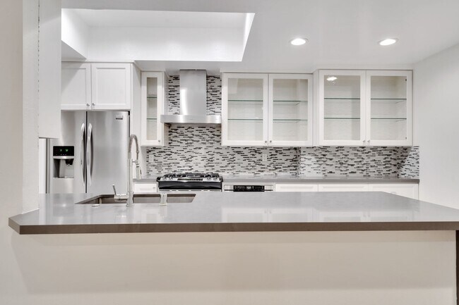 Photo - Holmby Street Luxury Investments LLC