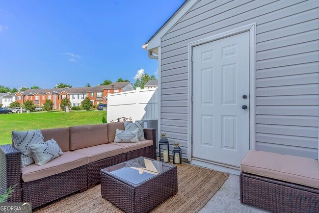 1327 Hollenbeck Ln