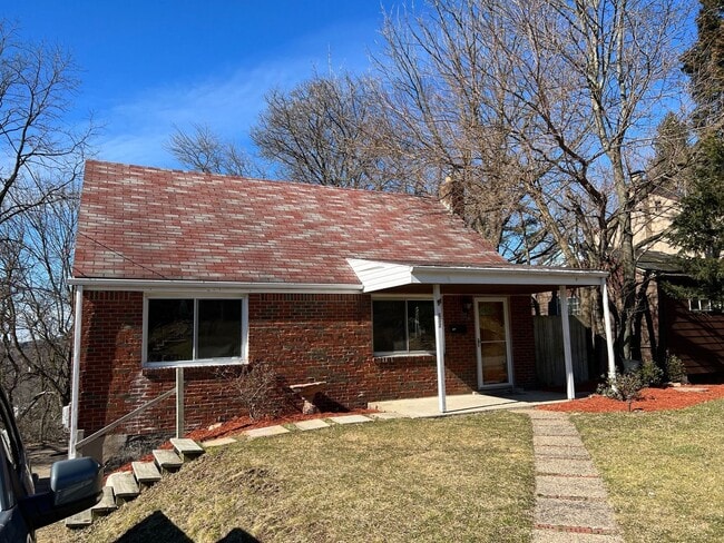Building Photo - Newly Renovated 3BD 1BA house in Penn Hills!