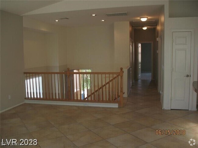 Building Photo - 5122 Echo Shire Ave Rental