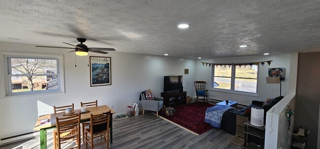 Photo - 128 Triphammer Ter Unidad #A