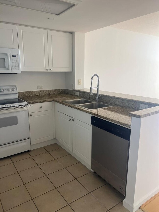 Photo - 19501 W Country Club Dr Unidad 6