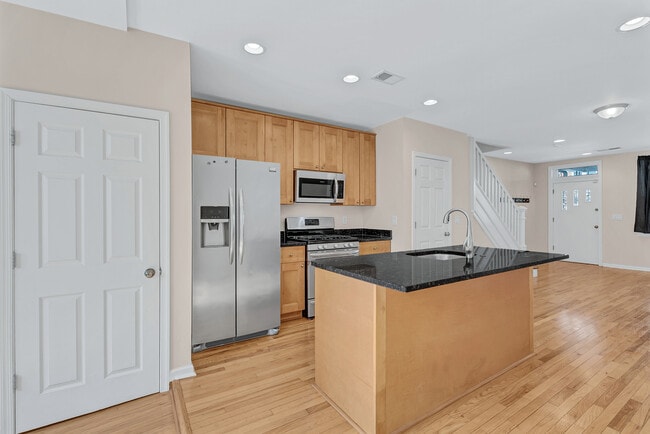 Photo - 1921 Bennett Pl NE